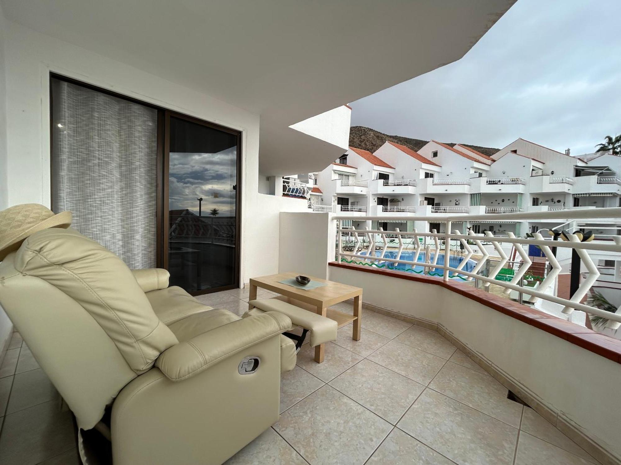 Modern Apartment, Heated Pool & 2 Terraces Лос Кристианос Экстерьер фото